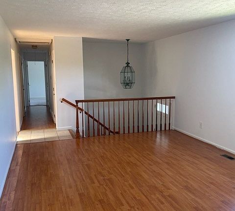 3rd image of 1986 Parkwood Rd