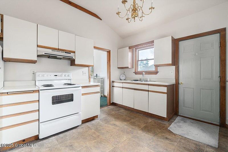 5th image of 33 Genesee Avenue