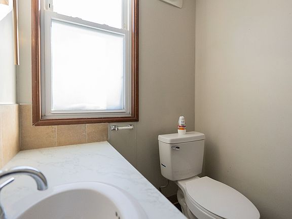 5th image of 605 Smith Ave SW #2