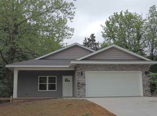 834 Saint Annes Dr, Iowa City, IA 52245