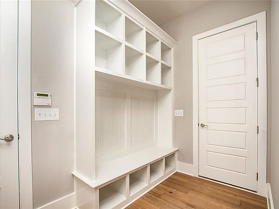 4th image of 2749 Morris Cir SE