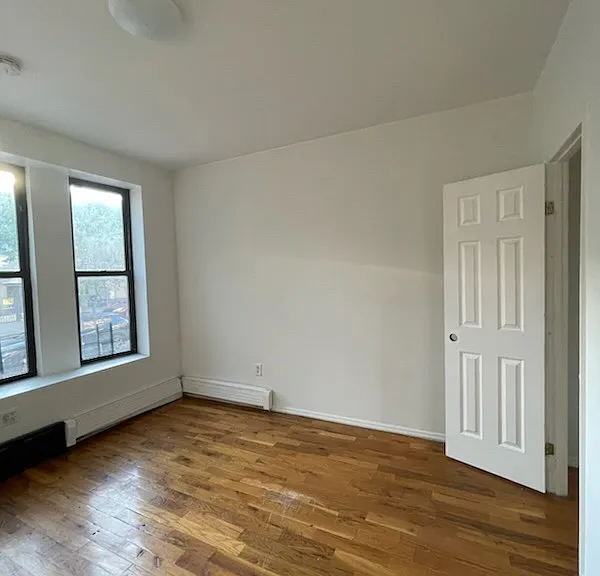 628 Coster St #2 — Photo 10