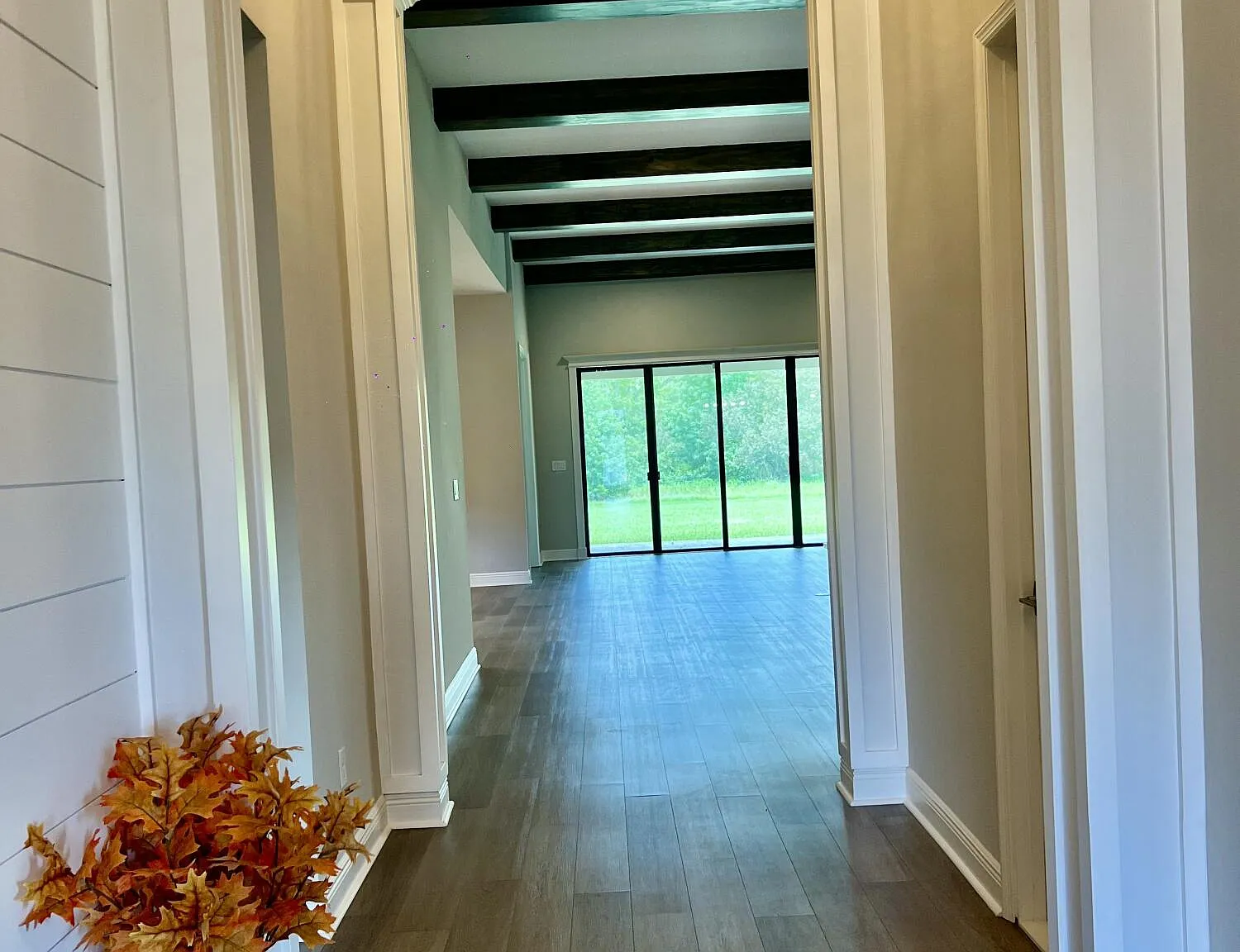 5 bed, 4.0 bath, 4602 sqft, $4,950 — Photo 4