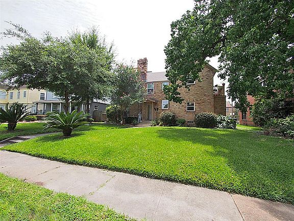 2nd image of 2418 Wentworth St