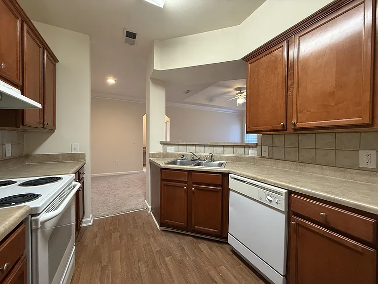 Wesley Kensington Apartments at Stonecrest — Photo 194