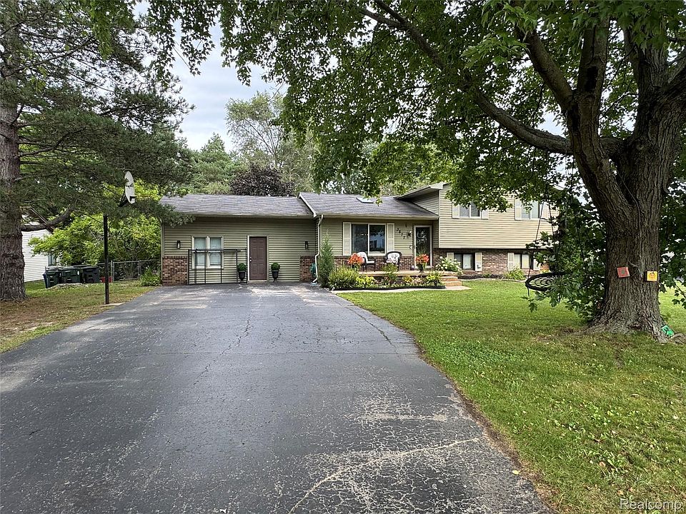 3877 Westlyn Dr, photo 2
