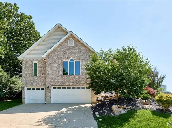 13222 Shady Green Dr, Saint Louis, MO 63128