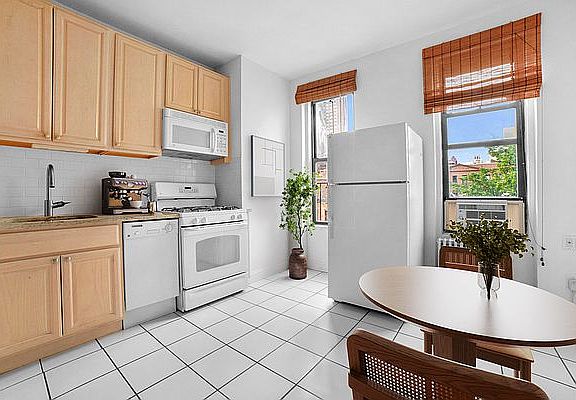 4th image of 520 E 85th St #5A
