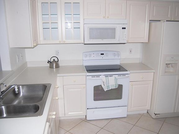 5th image of 12511 Imperial Isle Dr APT 106
