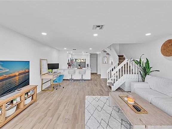 4th image of 3375 Carambola Cir S
