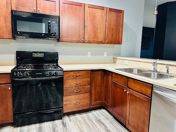 5th image of 225 N New Jersey St APT 17