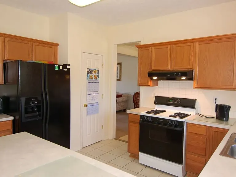 9406 Harlow Ct — Photo 7