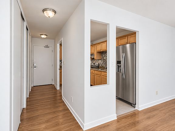 5th image of 6157 N Sheridan Rd APT 12B