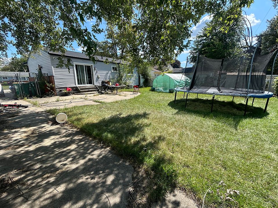 2nd image of 1094 Nash Ave