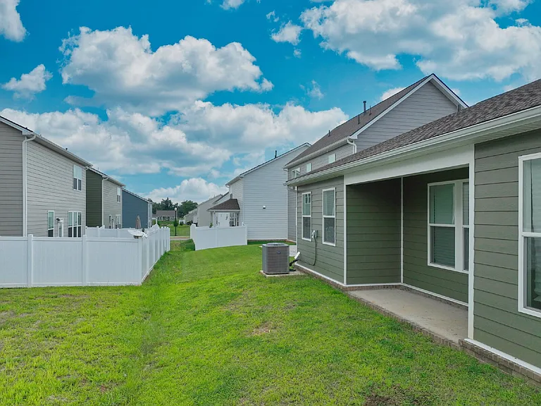 7187 Sutton Dr — Photo 48