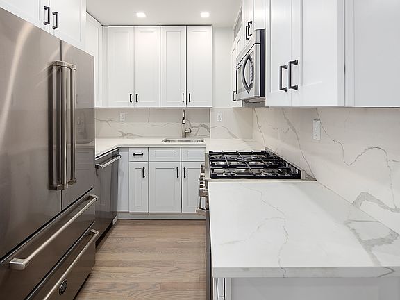 4th image of 35-20 Leverich St Unit B631