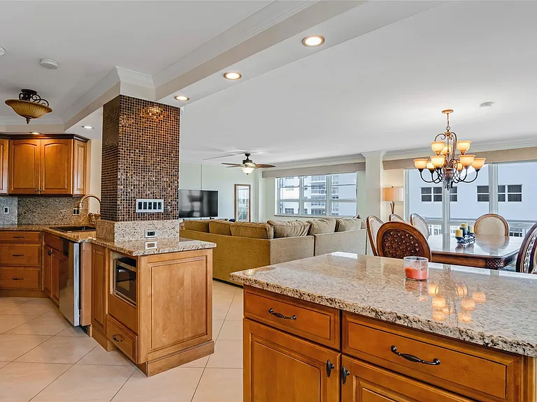 133 N Pompano Beach Blvd #501 — Photo 16