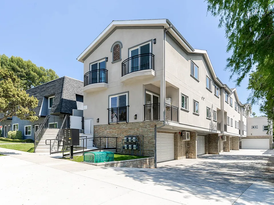 1961 Waltonia Dr #103