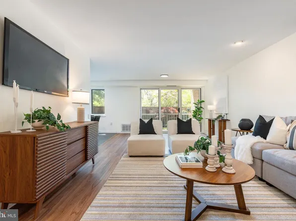 1640 Oakwood Dr #W-103, Narberth, PA 19072