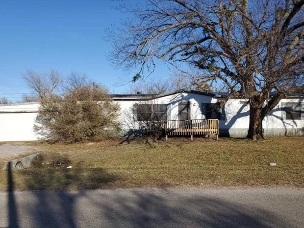 402 N Walnut St, Apache, OK 73006
