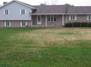 1350 Oakwood Dr, Huntingburg, IN 47542