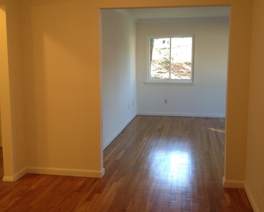 Entry to Livingroom