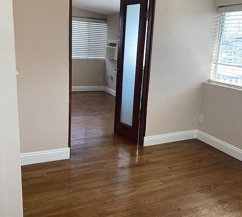 5th image of 635 N Orange Dr #9