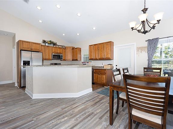 5th image of 15235 SW 94th Cir
