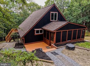 843 Cedar Run Ln, Great Cacapon, WV 25422