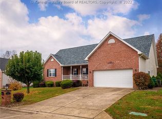 4032 Farmington Dr, Hurricane, WV 25526