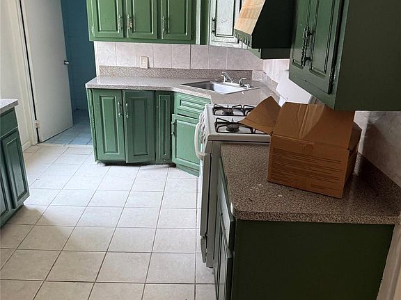 4th image of 635 E 38th Street