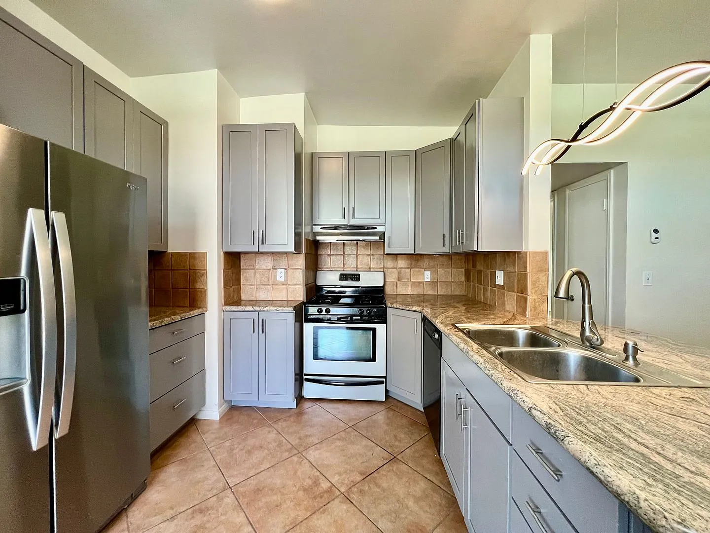 Available Now! 3 Bedroom 2 Bathroom Pool Home In Palm Springs ! — Photo 3