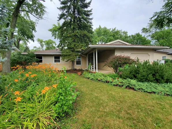 595 W Elk Grove Blvd, Elk Grove Village, IL 60007