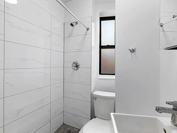 5th image of 122 Norfolk St APT 19