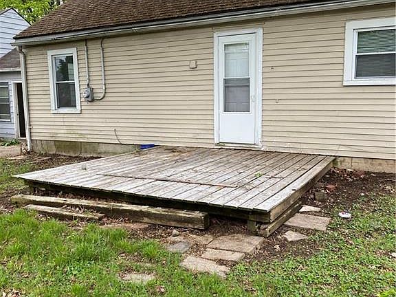 3rd image of 337 Castlewood Ave