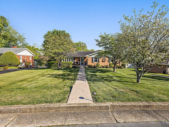 3rd image of 305 N Gilmer Park