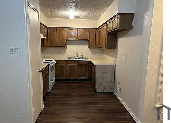 3rd image of 6816 S Creek Dr