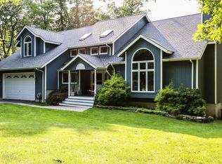 100 Hyacinth Ct, Milford, PA 18337