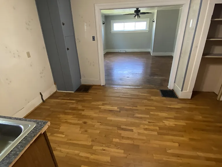1055 4th Ave — Photo 10