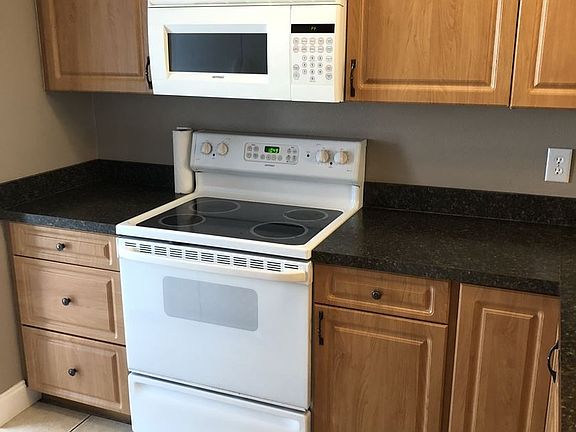 2nd image of 16209 Rambling Vine Dr W