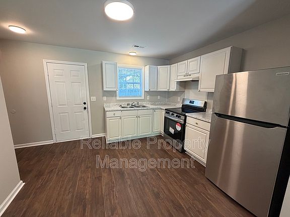 3rd image of 604 Winston Cir