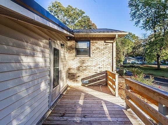 5th image of 512 Bays Cove Cir