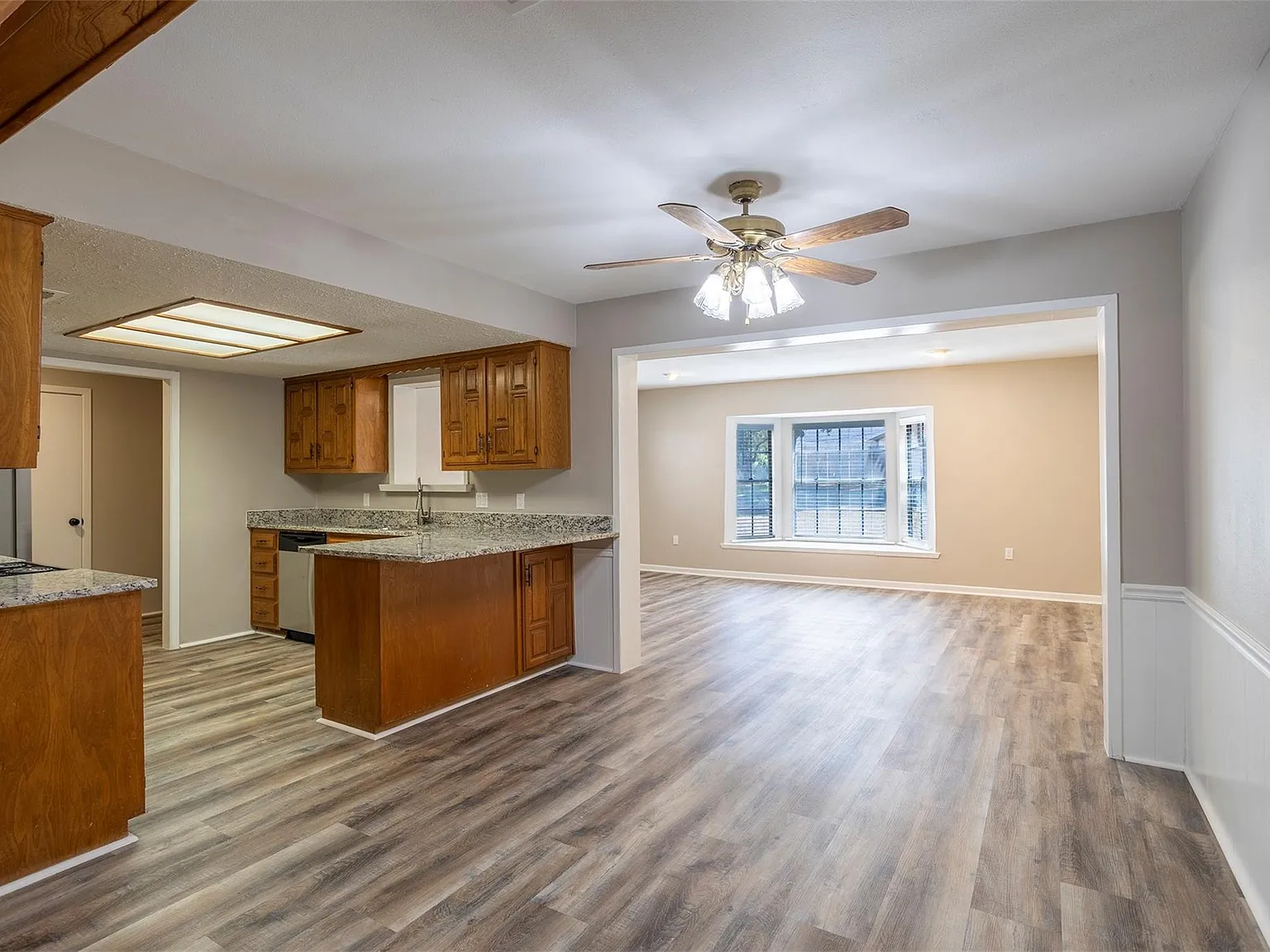 3 bed, 2.0 bath, 1851 sqft, $2,500 — Photo 4