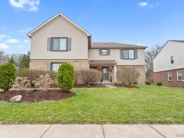 13517 Milton Dr, Belleville, MI 48111