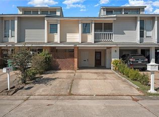 102 Stanton Hall Dr, Destrehan, LA 70047