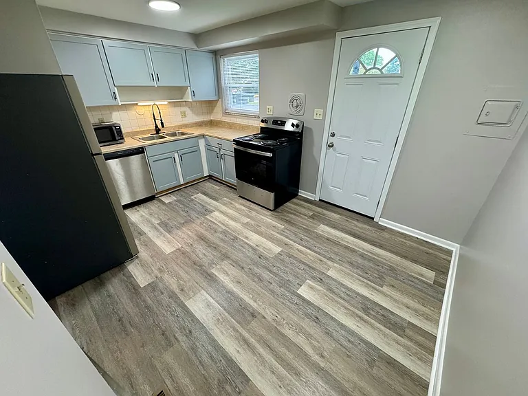 4944-4958 Arbor Village Drive — Photo 10
