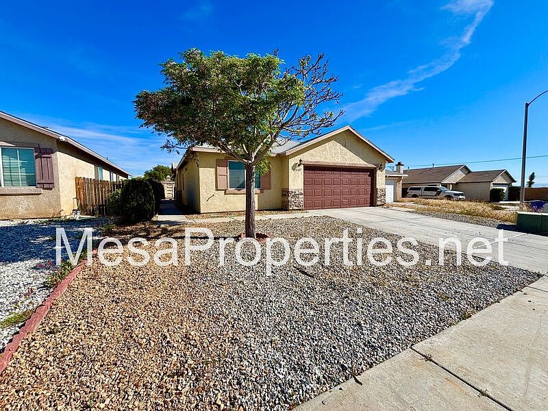 1st image of 12068 White Oak Ct