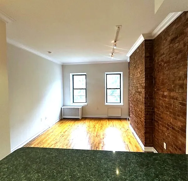 906 Amsterdam Ave #5D — Photo 1