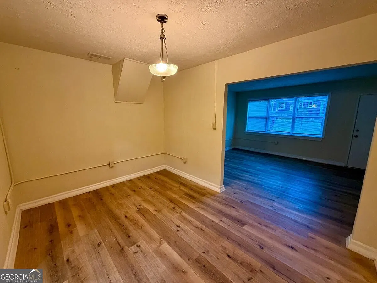 3 bed, 1.0 bath, 1024 sqft, $1,600 — Photo 3
