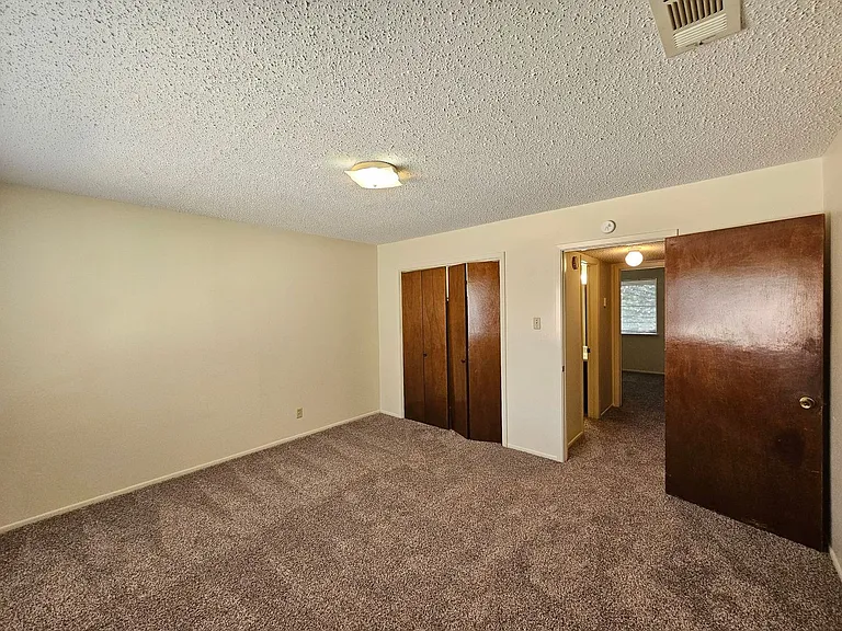 206 W Mockingbird Ln #D — Photo 13